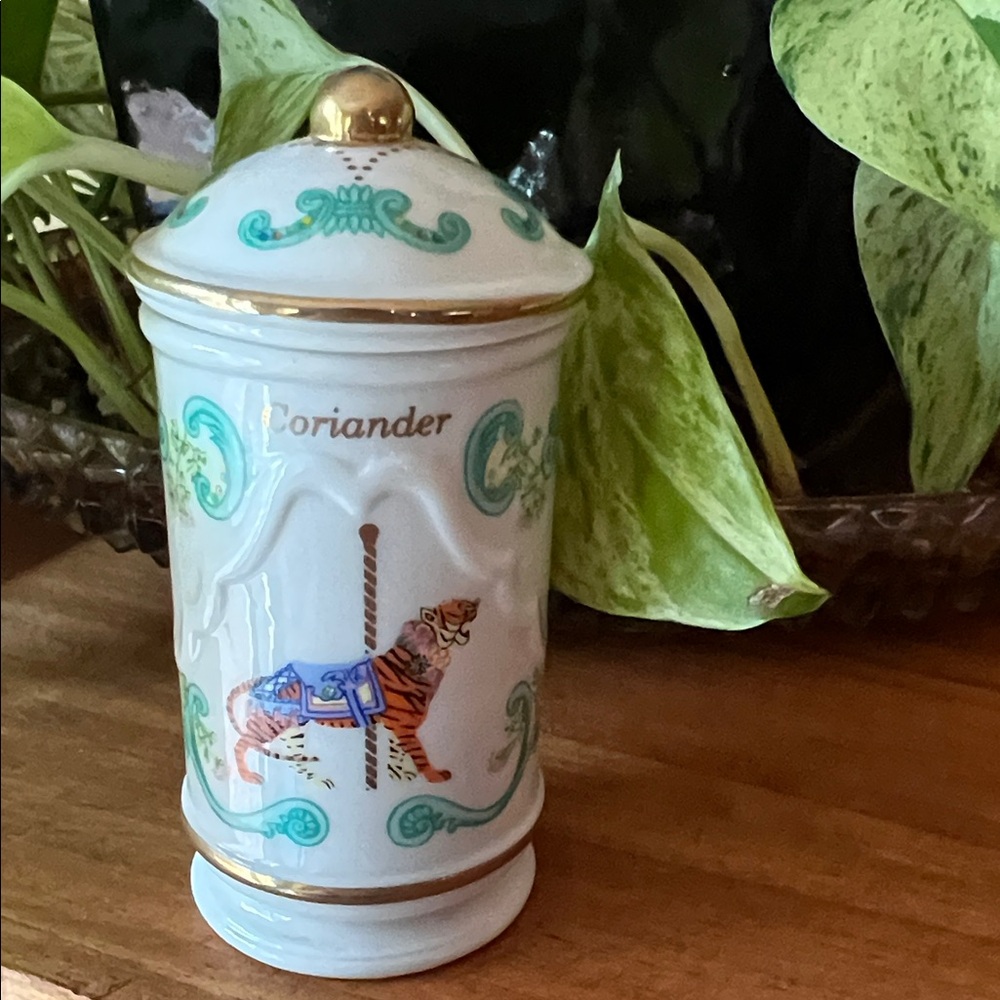Lenox Coriander Porcelain Spice Jar‎ with Carousel Tiger Motif